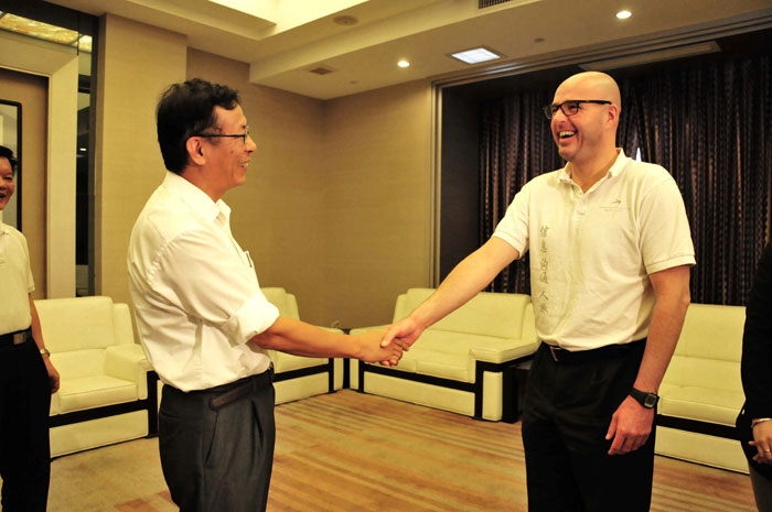 ���ͷ������е½�(j��ng)��(j��)�Ļ��f(xi��)��(hu��)��(zh��)����ϯʩ�ĸ��W���L��