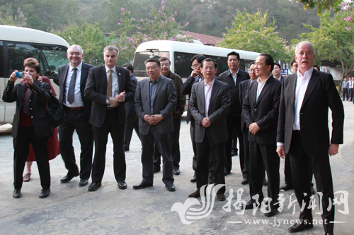 �����������ꖰl(f��)չ?ji��)����޴�ǰ���V�